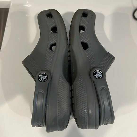 GUC Kids Grey Crocs - Picture 5 of 10